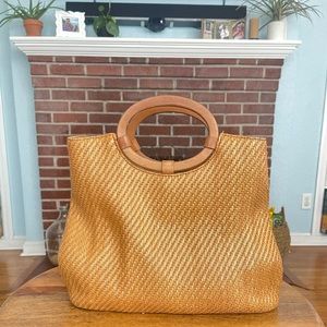 Fossil straw handbag with detachable over the shoulder straps
